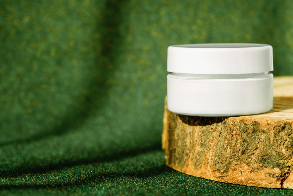 化粧品パッケージデザインで女性の心を動かすには？タイタン・アートが手がけた制作事例を紹介の画像| 大阪・東京のデザイン会社 タイタン・アート ｜ ブランディング・WEB・パッケージデザイン・パンフレット・カタログ制作